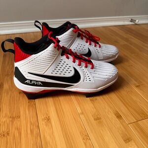 Nike Alpha Menace Strong Size 9
Men's Football Cleats Brand New No Box